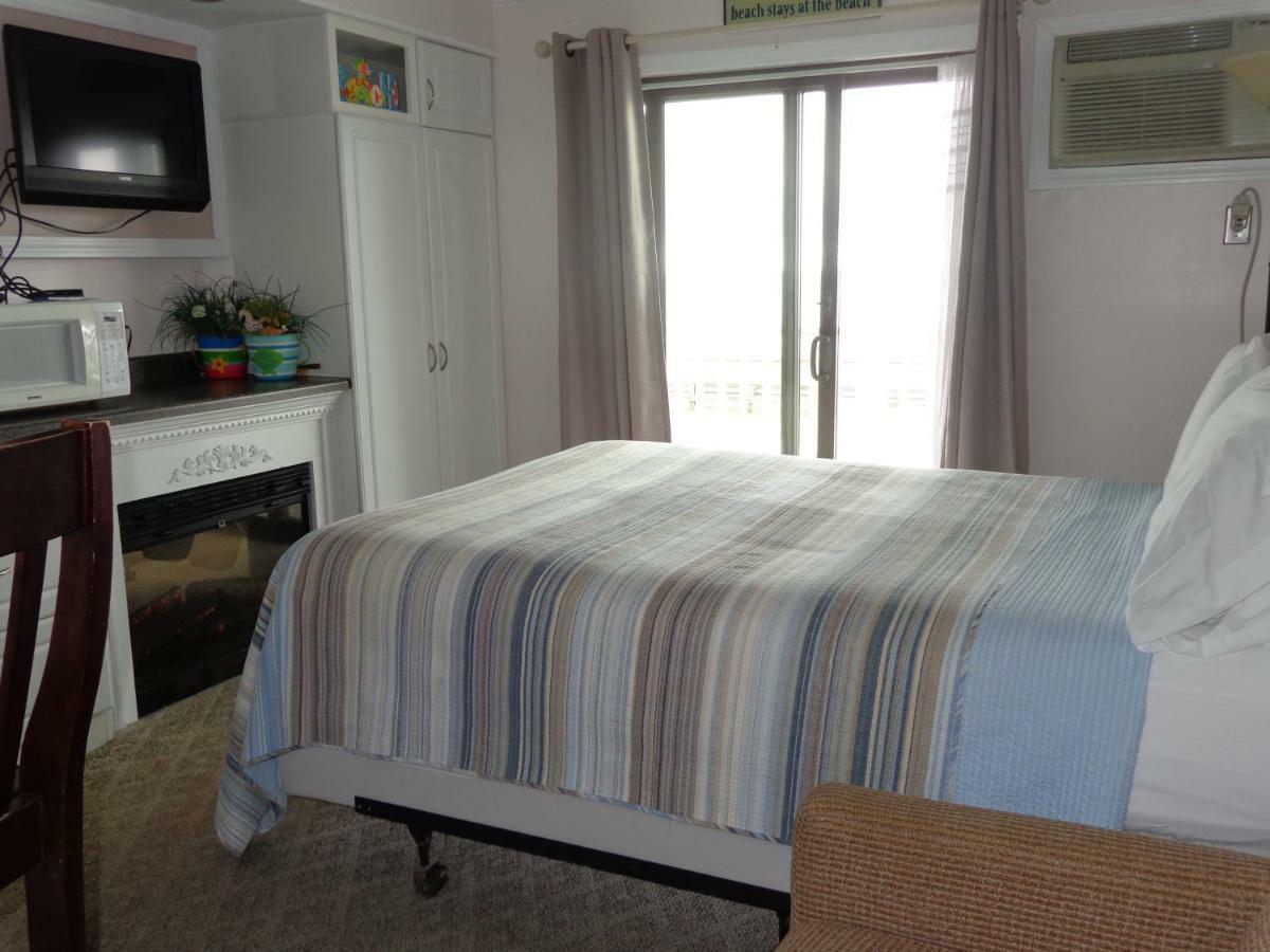 Jonathan'S On The Oceanfront Hampton Exterior foto