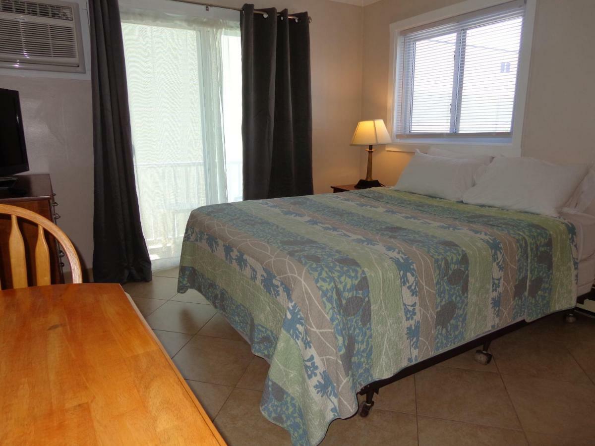 Jonathan'S On The Oceanfront Hampton Exterior foto